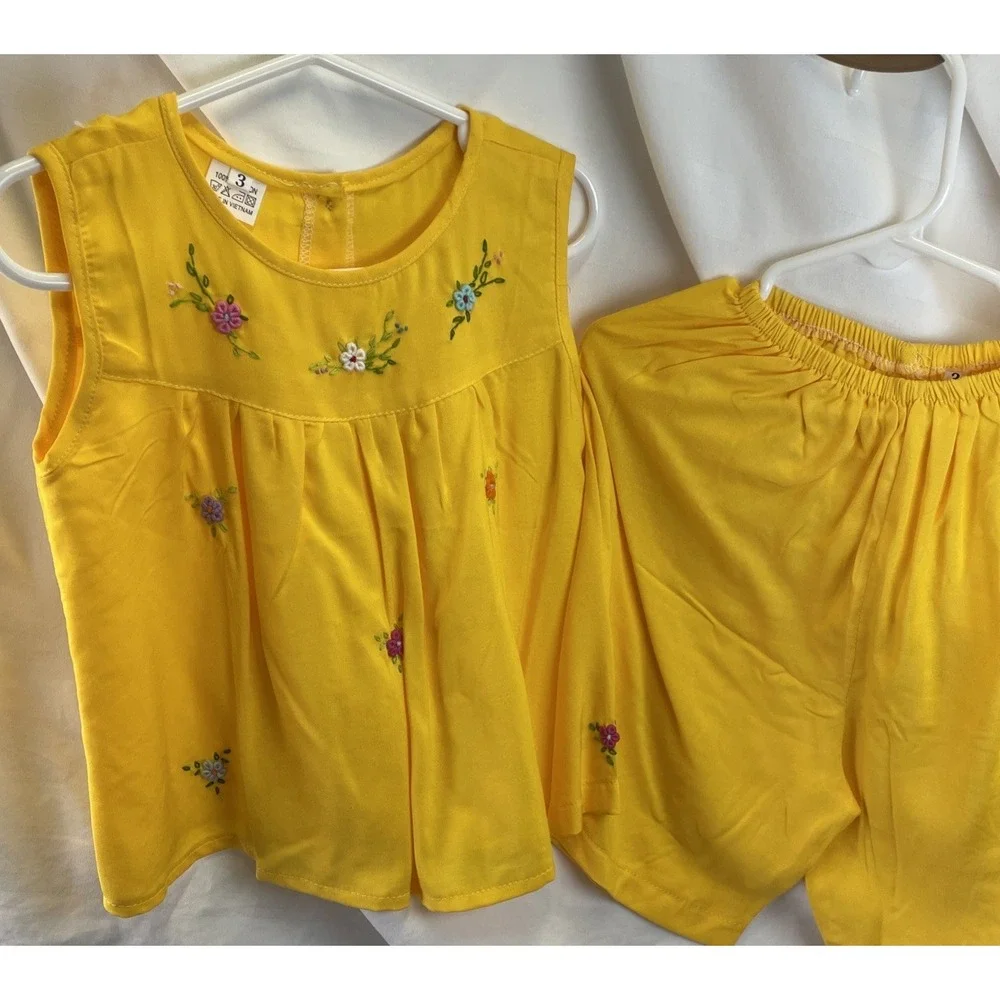 Two Piece 100% Cotton Shorts Shirt Bright Yellow Embroidered Flowers Size 3‎